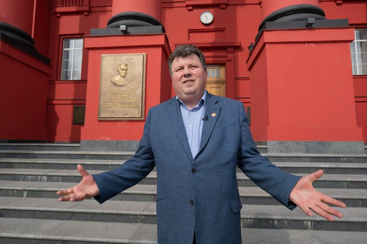 Бугров заперечує причетність до скандалу