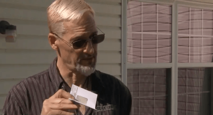 Мужчина получил счет на 34 млрд долларов, счет, деньги, задолжал денег, ошибка в компьютере, просроченный платеже, проценты,