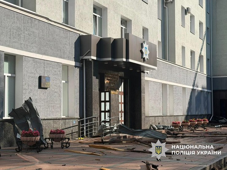 фото будівлі поліції у Житомирі після удару Бандеролі 19 серпня