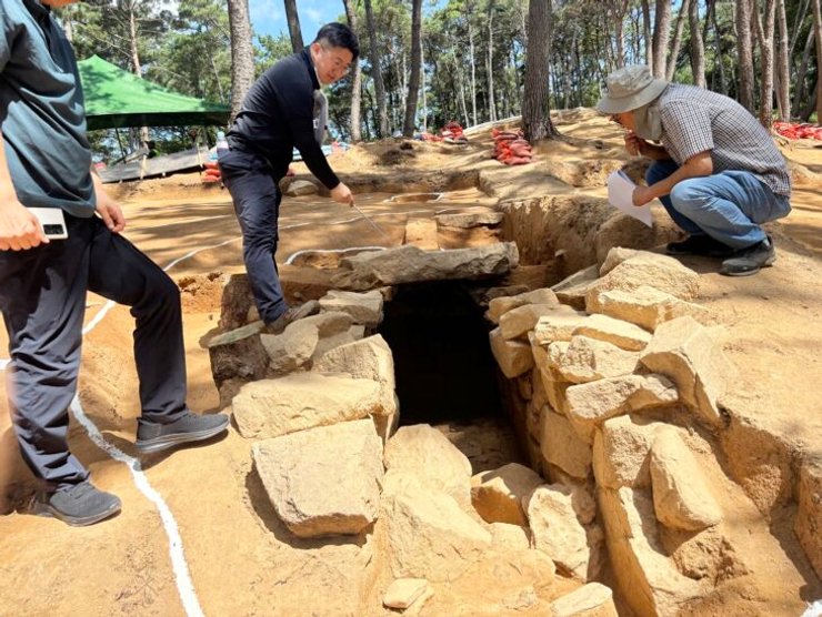 дослідники провели розкопки поховання