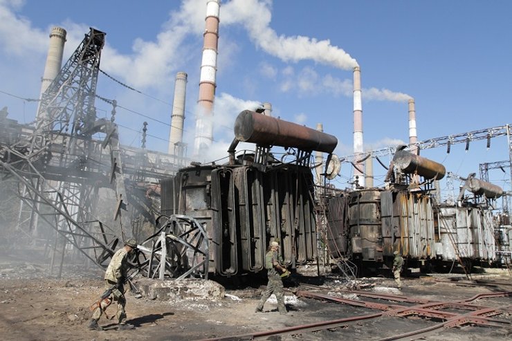 Ранее ВС РФ осуществляли обстрелы ТЭС и ГЭС, сейчас речь идет об ударах по подстанциям вблизи АЭС