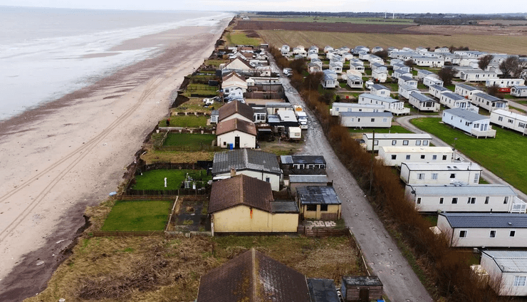 Британская деревня, деревня, поселение, дома, жилье, недвижимость, береговая линия, побережье, эрозия, частые штормы