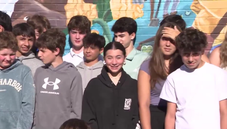 23 близнеца стали выпускниками одной школы в США, внешность рекорды, аномалии, курьезы