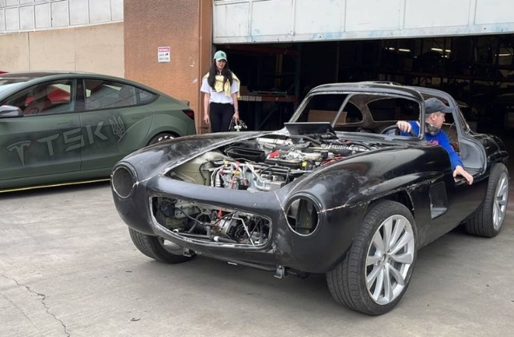 Mercedes 300SL Gullwing, Mercedes 300SL, Tesla Model 3, суперкар Mercedes