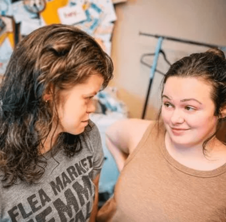 девушки, сестры