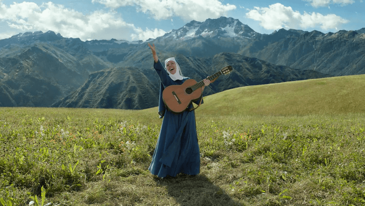 Оливия Коллман в роли монахини в фильме "Приключения Паддингтона в Перу"