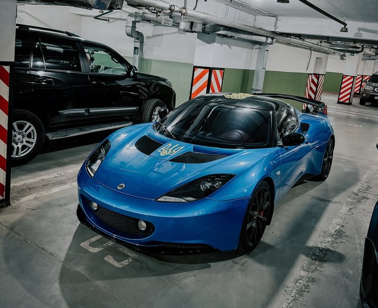 Спорткар Lotus Evora 2015 года