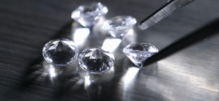 алмазы, стол, пинцет, снимок