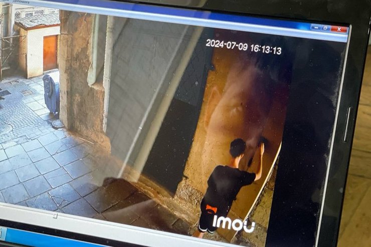 Зінченко біля орендованої квартири на Театральній