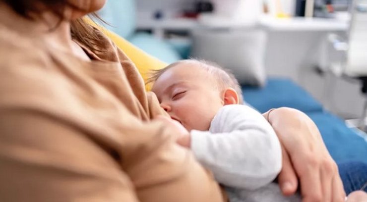 немовля, годування груддю