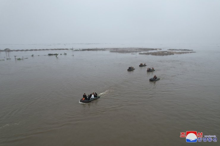 ким чен ын, потоп, лодка