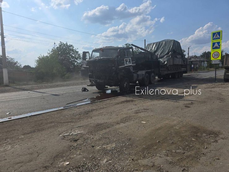 Дрон Ram-2x поцілив у танк з вантажівкою у Кадіївці