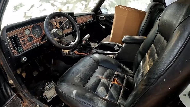 салон Форд Мустанг, Форд Мустанг, Форд Мустанг 1982 года