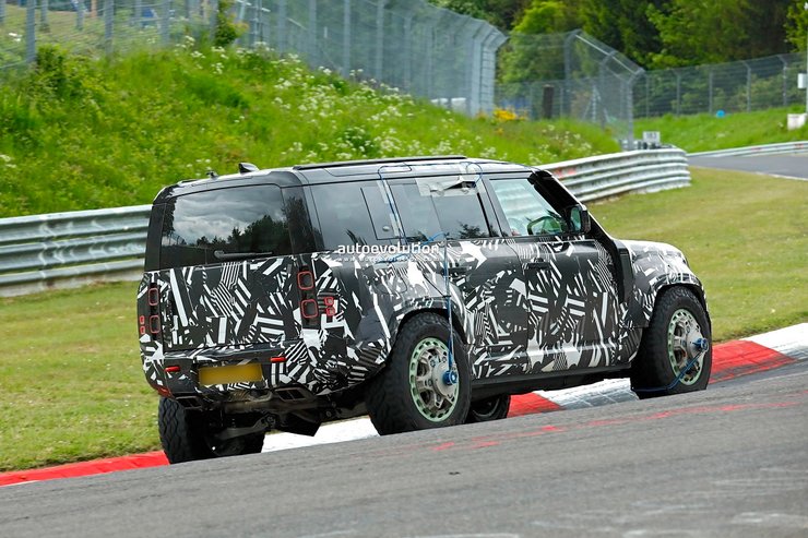 Land Rover Defender — обновленный внедорожник уже проходит испытания
