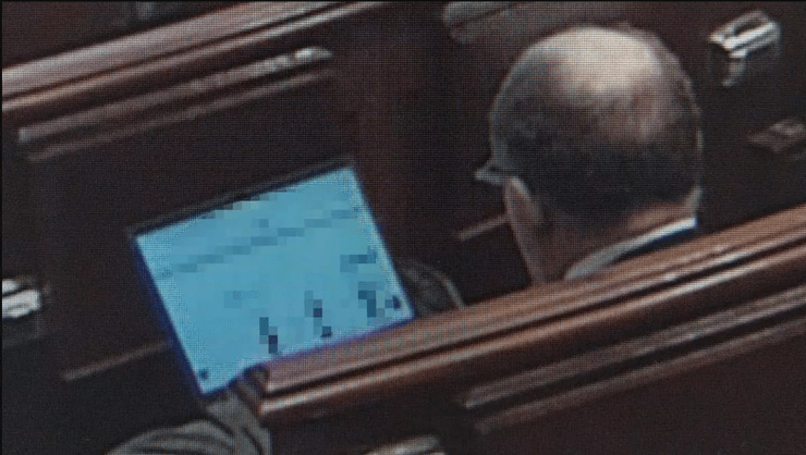 депутат Валенсії, купував вино, повінь у Валенсії, Хосе Марі Олано, парламент Валенсії