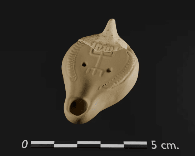 во время раскопок археологи нашли артефакт