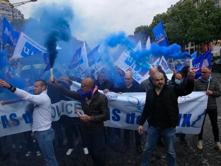 протесты полицейских фрация