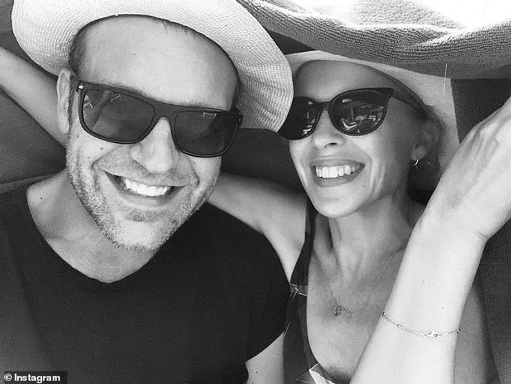 Кайлі Міноуг і Пол Соломонс