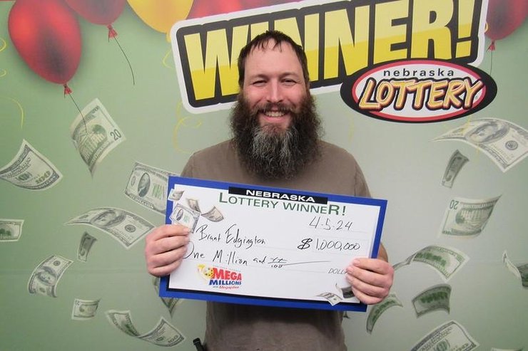 Деньги, доллары, победа в лотерее, стал миллионером, вернулся с обеда, сорвал джекпот, победитель лотереи, выиграл миллион