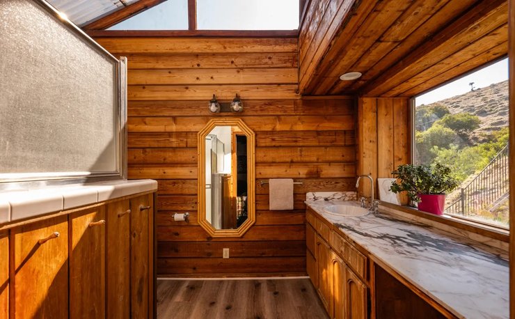 Дом 6105 на Малхолланд Хайвей в Голливуде