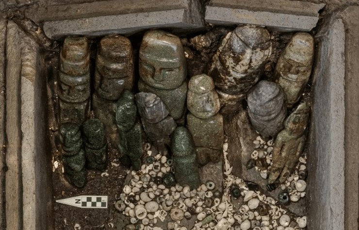 Темпло майор, большой храм, пирамида Уицилопочтли, ацтеки, антропоморфные статуэтки, археологическое открытие, ритуальные подношения, мезоамериканская культура, Мехико, исторические артефакты, история, археология