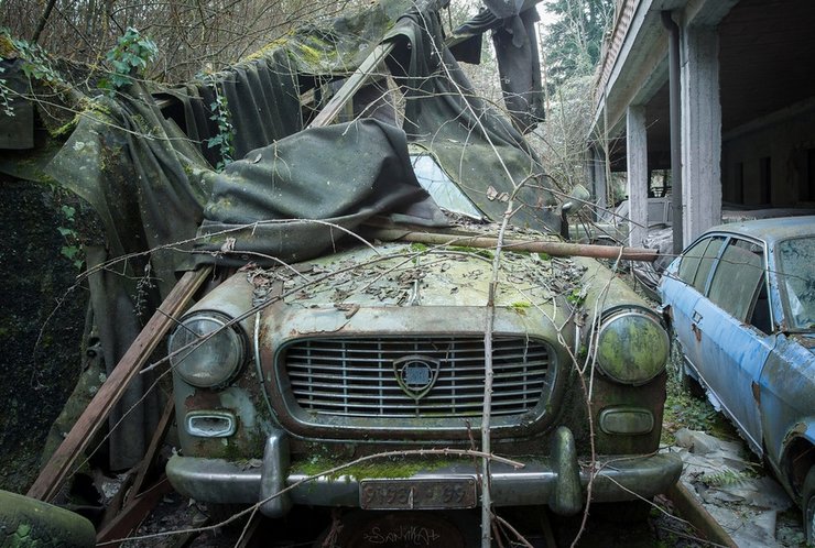 DeTomaso Pantera, Alfa Romeo GTV, Land Rover, цвинтар авто, покинуті авто