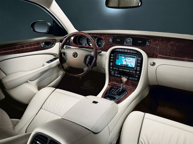 Салон Daimler Super 8, Jaguar XJ