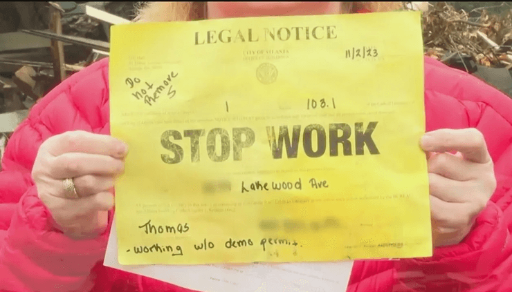 Случайно снесли дом, ошиблись адресом, штраф за мусор, обломки дома, разрушили дом, уведомление о штрафе, власти города