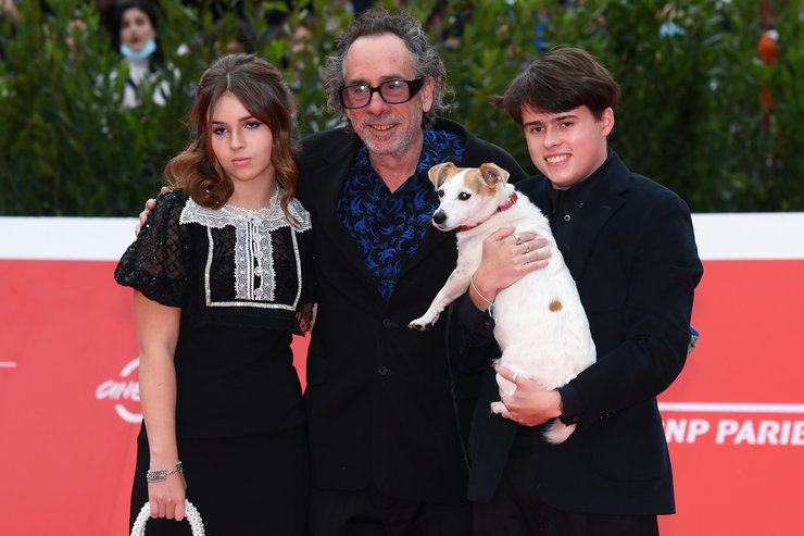 Тим Бертон с детьми