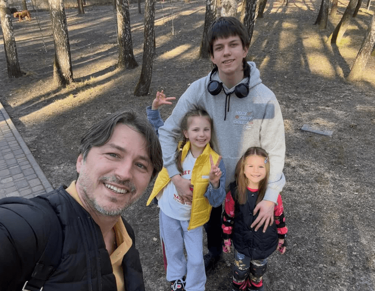 Сергей Притула с детьми