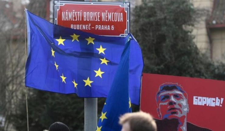 Посольство России в Чехии, площадь имени Бориса Немцова