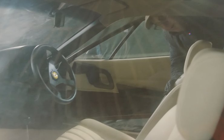 салон феррарі 328