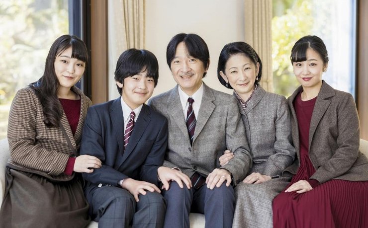 Наследный принц Акисино с семьей/Все фото: Kyodo News