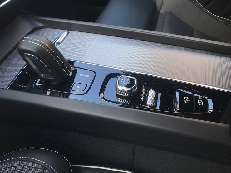 коробка передач Volvo V60, переключатель режимов движения Drive Mode Volvo V60, Салон Volvo V60, volvo v60 обзор, вольво в60, volvo v60 тест драйв, volvo v60 отзывы, Volvo V60 B4 R-Design