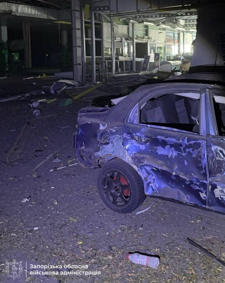 Разрушенная АЗС в Запорожье