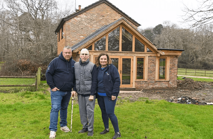 Подружжя змушують знести прибудову, сім'я, будинок, дозвіл на будівництво, документ, закон, прибудова, нерухомість, земля Корони, ділянка