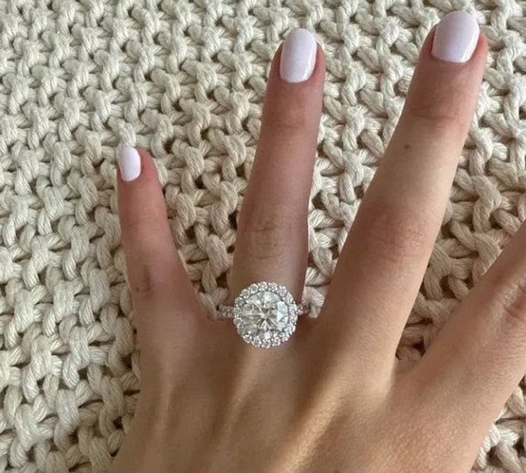 Кольцо с бриллиантом вызвало разочарование