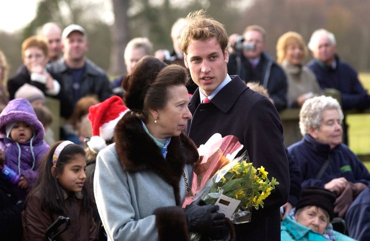 принцесса анна, наряды принцессы анны, модные образы принцессы анны