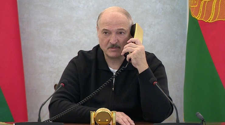 Александр Лукашенко, золотой телефон
