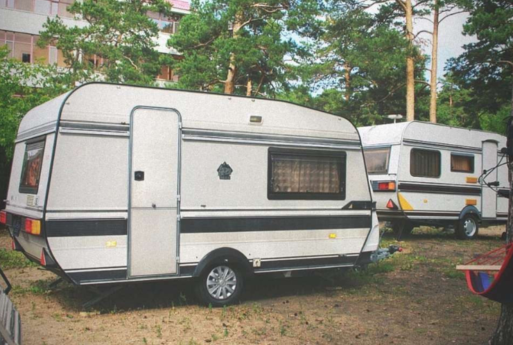 Пенсионеры живут в фургоне, чтобы не платить за дорогую аренду жилья, супруги переехали в дом на колесах