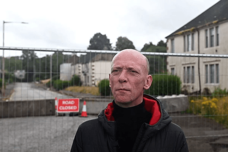 мужчина, местный житель, мужчина рассказал о доме, жилье мужчины, переезда, новый дом