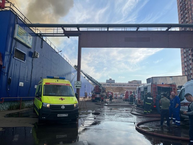 пожар в москве, пожар на складе, москва пожар