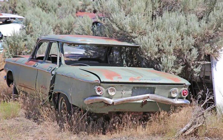 Chevrolet Corvair на звалищі