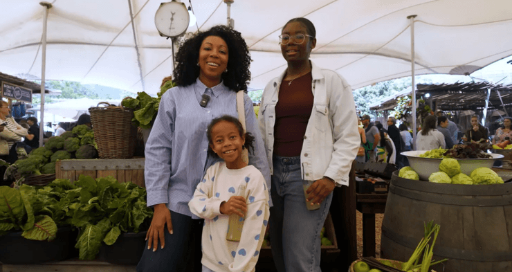 Эшли Кливленд с дочерьми