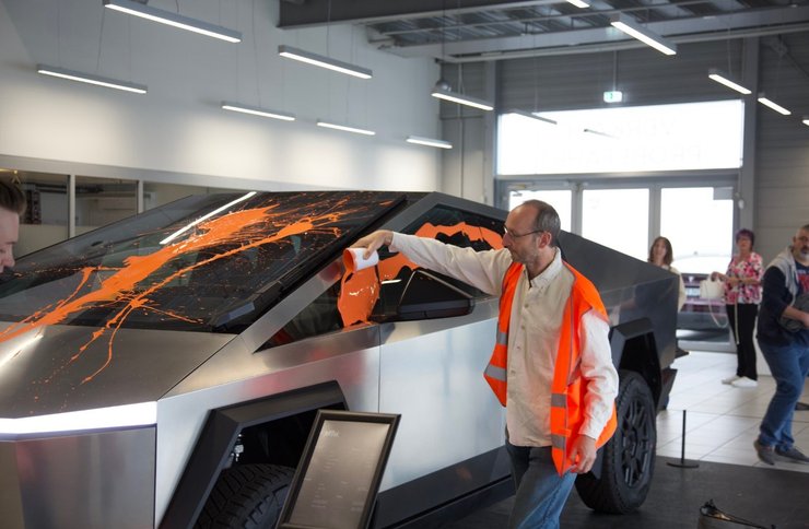 Tesla Cybertruck, экоактивисты, фото