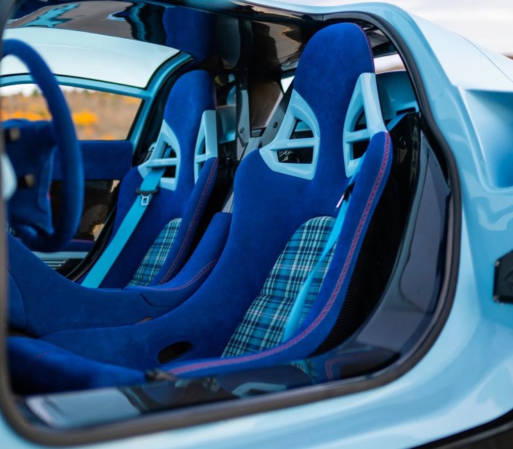 салон Porsche Carrera GT