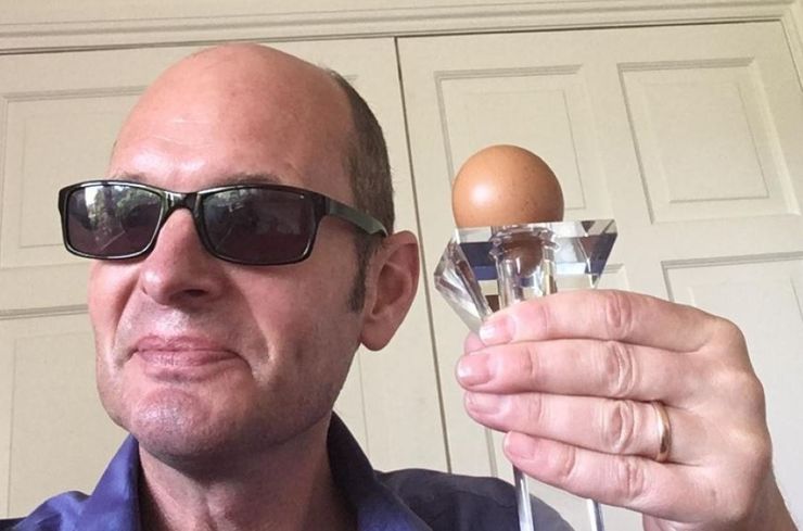 Куриное яйцо продали за 250 долларов, аукционы, продажа уникальных вещей, деньги, интересные истории, курьезы