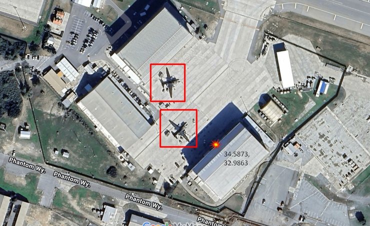 Супутнкове фото району влучання  "Шахеда" на базі "Акротирі", 1-2 березня