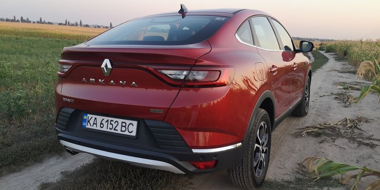 Рено Аркана, вид сзади