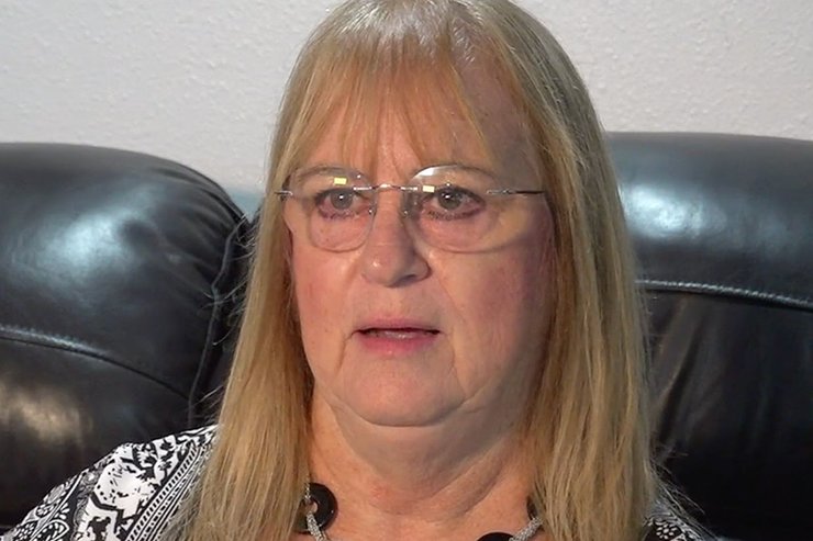 На женщину напали ястреб и змея, ястреб, змея упала с неба, повредил руку, доставили в больницу, яд змеи